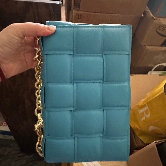 Like new. Teal blue, double gold chain. Inspired. - Picture 8 of 10